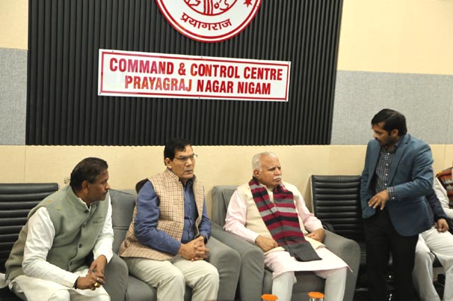 नगर आयुक्त अवगत कराते नगर आयुक्त अवगत कराते