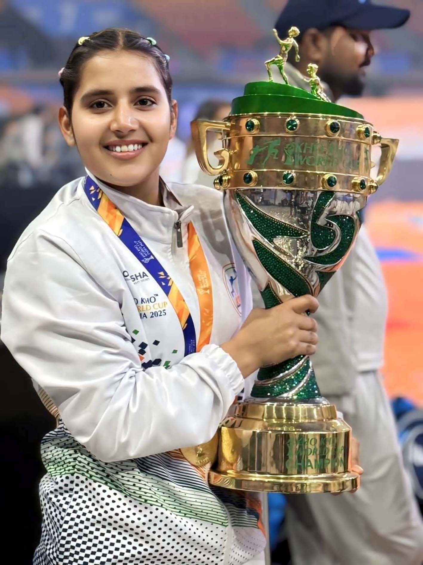 खो खो में जीत के बाद ट्रॉफी के साथ मीनू धत्तरवाल। खो खो में जीत के बाद ट्रॉफी के साथ मीनू धत्तरवाल।