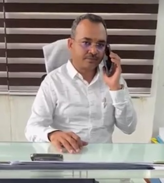 सूरत के जिला शिक्षा अधिकारी भगीरथ सिंह परमार सूरत के जिला शिक्षा अधिकारी भगीरथ सिंह परमार