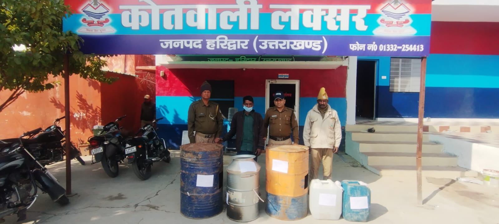 बरामद कच्ची शराब बरामद कच्ची शराब