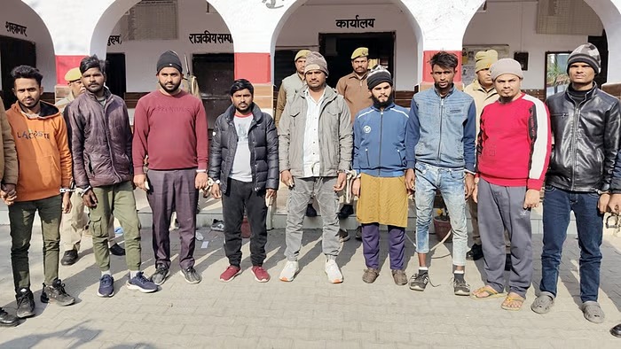 24 नवंबर को संभल में हुई हिंसा में पकडे गए 10 पत्थरबाज आरोपित 24 नवंबर को संभल में हुई हिंसा में पकडे गए 10 पत्थरबाज आरोपित