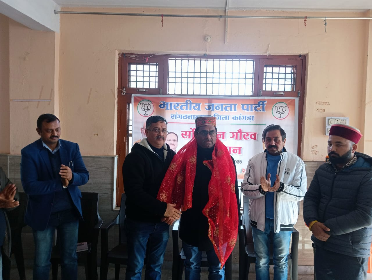 संविधान विषय पर आयोजित कार्यक्रम में मौजूद भाजपा नेता। संविधान विषय पर आयोजित कार्यक्रम में मौजूद भाजपा नेता।