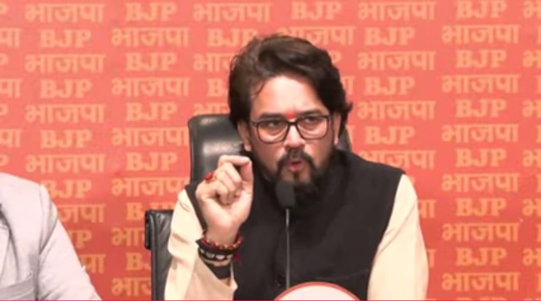 पूर्व केन्द्रीय मंत्री अनुराग ठाकुर प्रेसवार्ता को संबोधित करते हुए पूर्व केन्द्रीय मंत्री अनुराग ठाकुर प्रेसवार्ता को संबोधित करते हुए