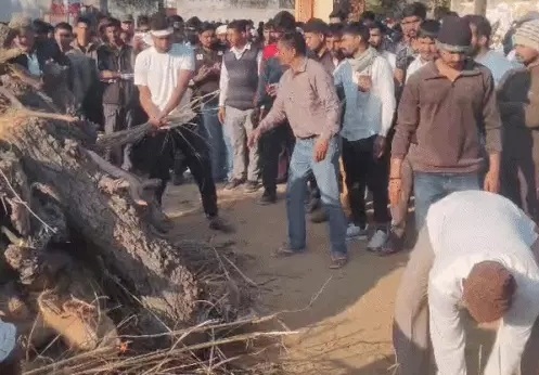 शहीद जवान सतीश स्वामी का नम आंखों से अंतिम विदाई शहीद जवान सतीश स्वामी का नम आंखों से अंतिम विदाई