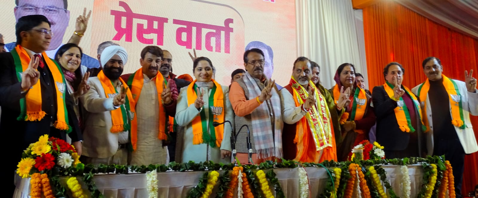 आम आदमी पार्टी के नेता हर्ष मल्होत्रा की मौजूदगी में भाजपा में शामिल आम आदमी पार्टी के नेता हर्ष मल्होत्रा की मौजूदगी में भाजपा में शामिल