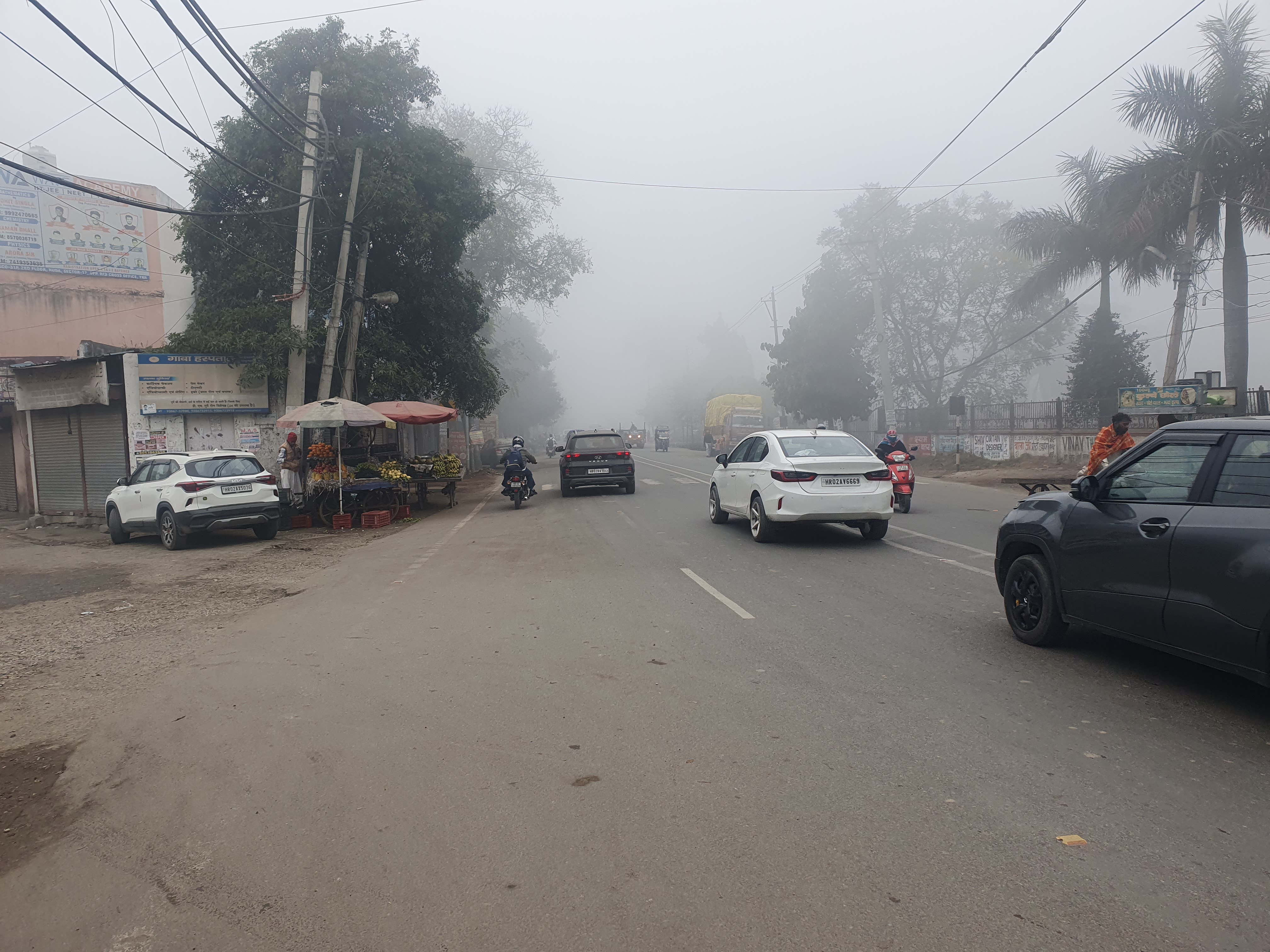 शहर में घने कोहरे का दिखा असर