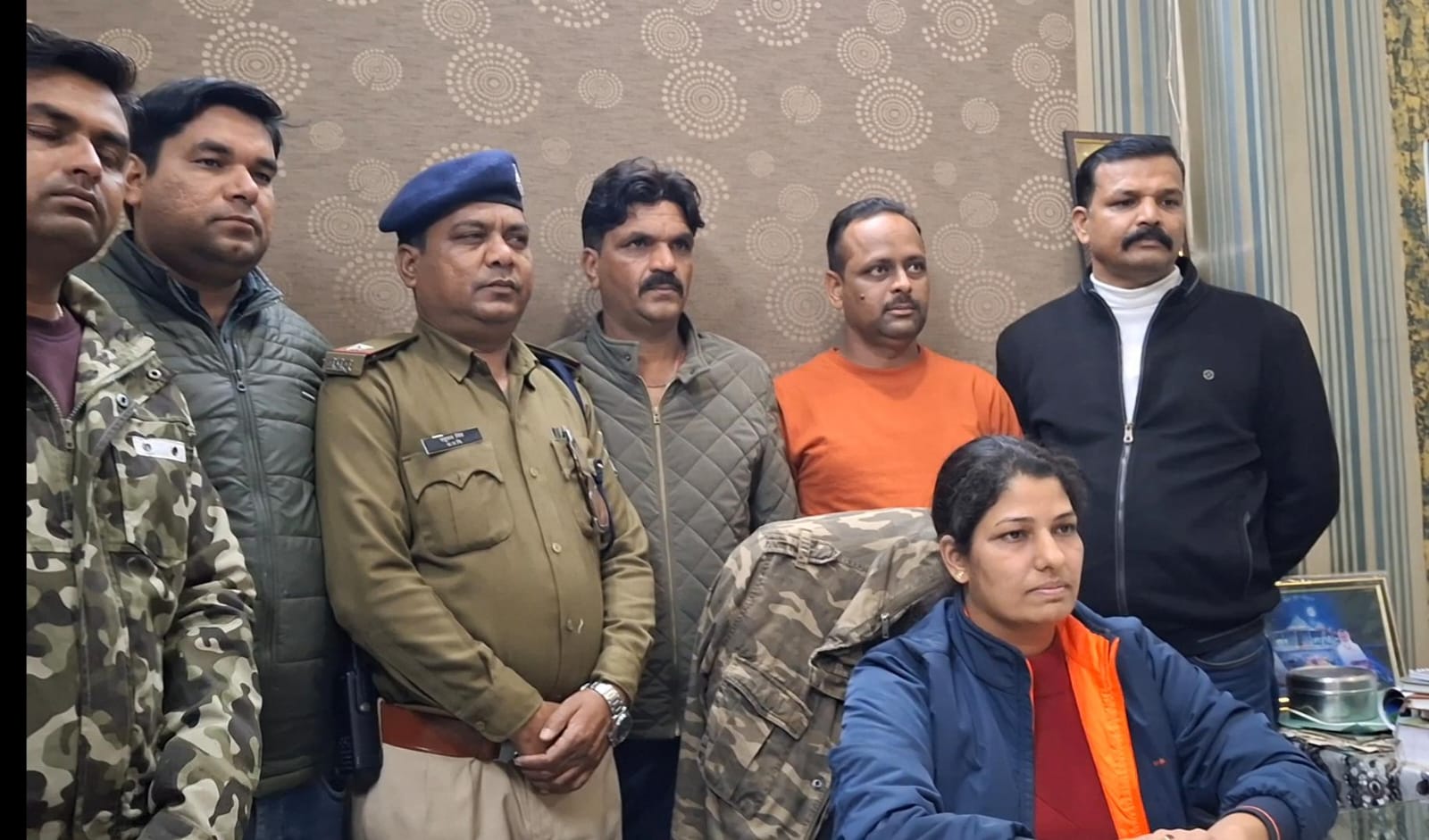 600 सेल 3 बंडल वायर दो बिट एवं लोहा राड एक चार पहिया जप्त 600 सेल 3 बंडल वायर दो बिट एवं लोहा राड एक चार पहिया जप्त