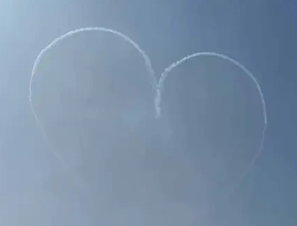 Air Forces Suryakiran Aerobatic Team rehearses air show of 9 Hawk aircraft in Vadodara, heart in the sky also made Air Forces Suryakiran Aerobatic Team rehearses air show of 9 Hawk aircraft in Vadodara, heart in the sky also made