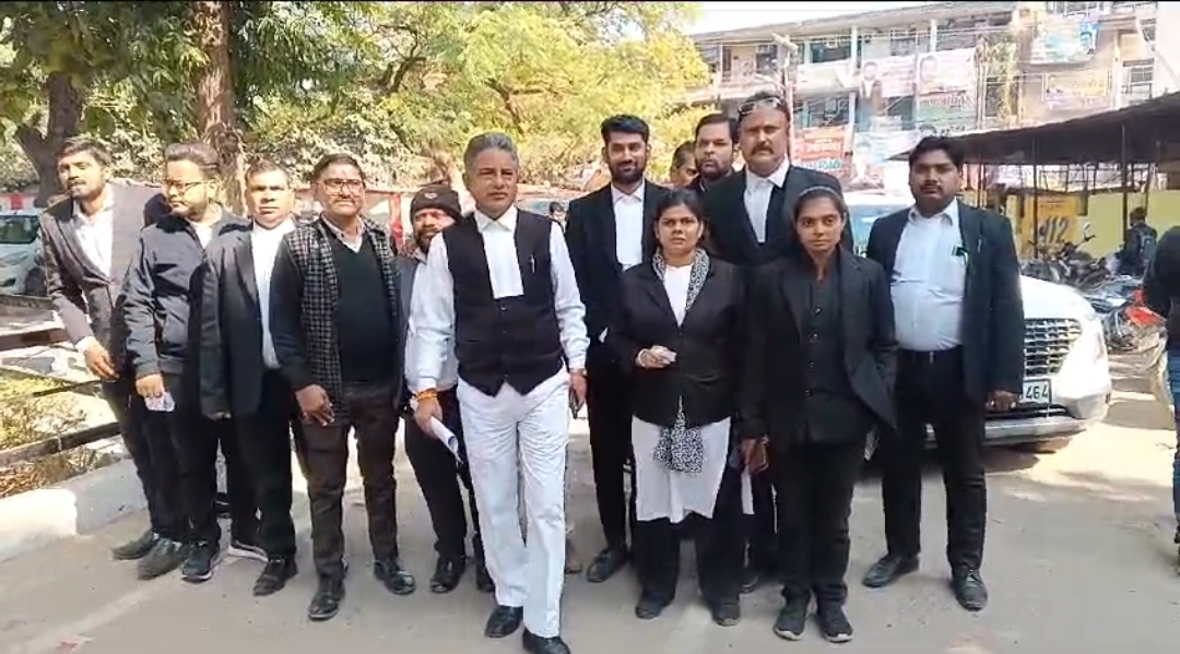 ज्ञापन देने जाते अधिवक्ता ज्ञापन देने जाते अधिवक्ता
