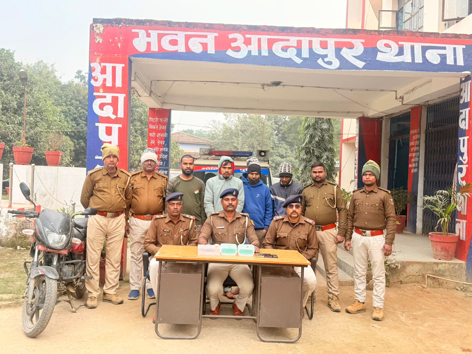 पुलिस के गिरफ्त में स्मैक कारोबारी पुलिस के गिरफ्त में स्मैक कारोबारी