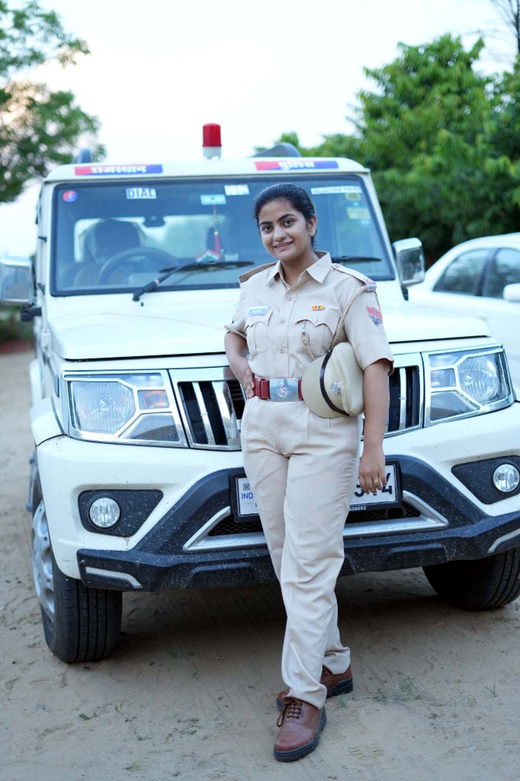 फिल्म में पुलिस के अभिनय में अंजलि शर्मा। फिल्म में पुलिस के अभिनय में अंजलि शर्मा।