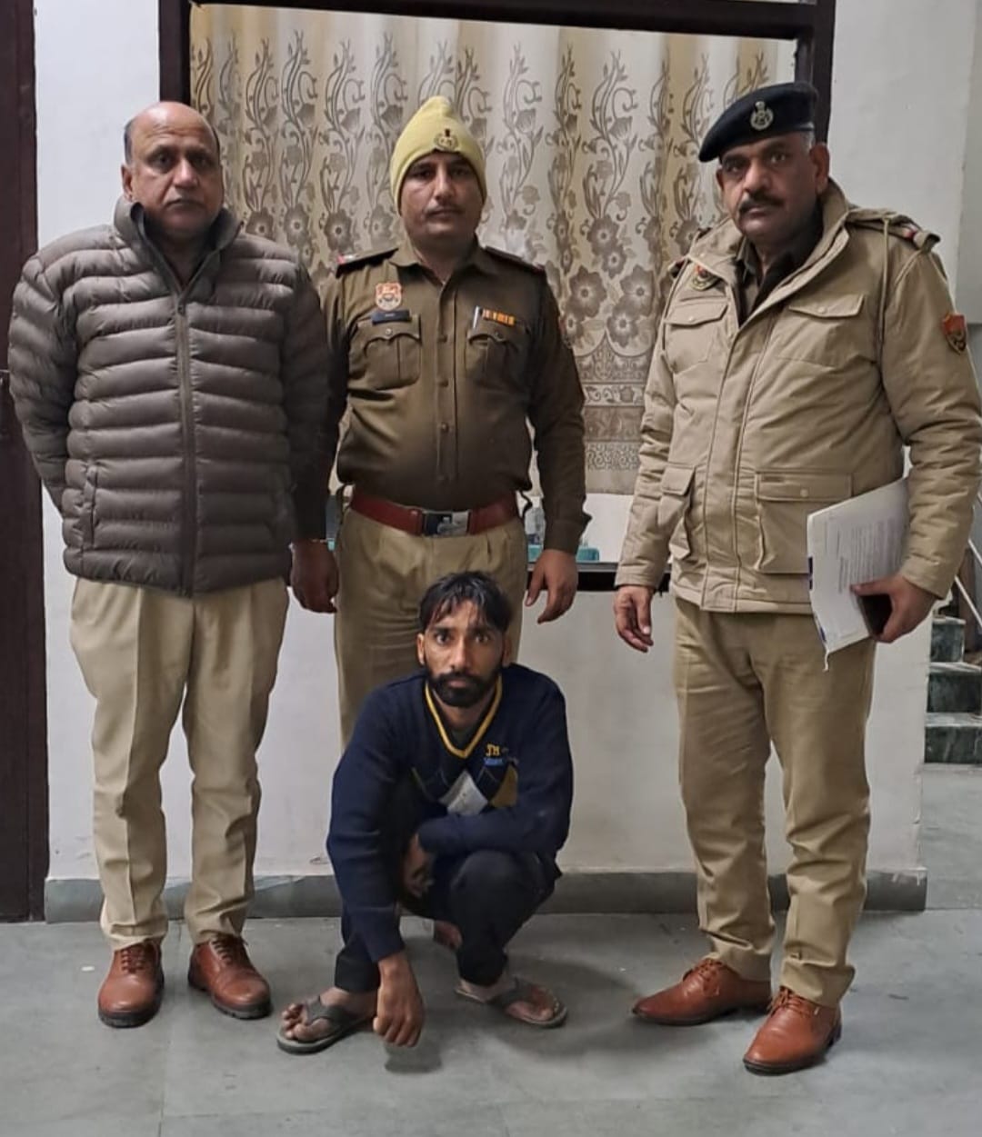 हत्या का आरोपी पुलिस की गिरफ्त हत्या का आरोपी पुलिस की गिरफ्त
