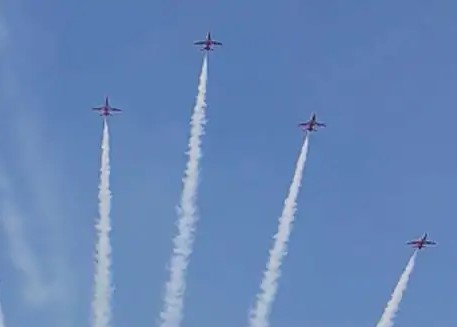 Air Forces Suryakiran Aerobatic Team rehearses air show of 9 Hawk aircraft in Vadodara, heart in the sky also made Air Forces Suryakiran Aerobatic Team rehearses air show of 9 Hawk aircraft in Vadodara, heart in the sky also made