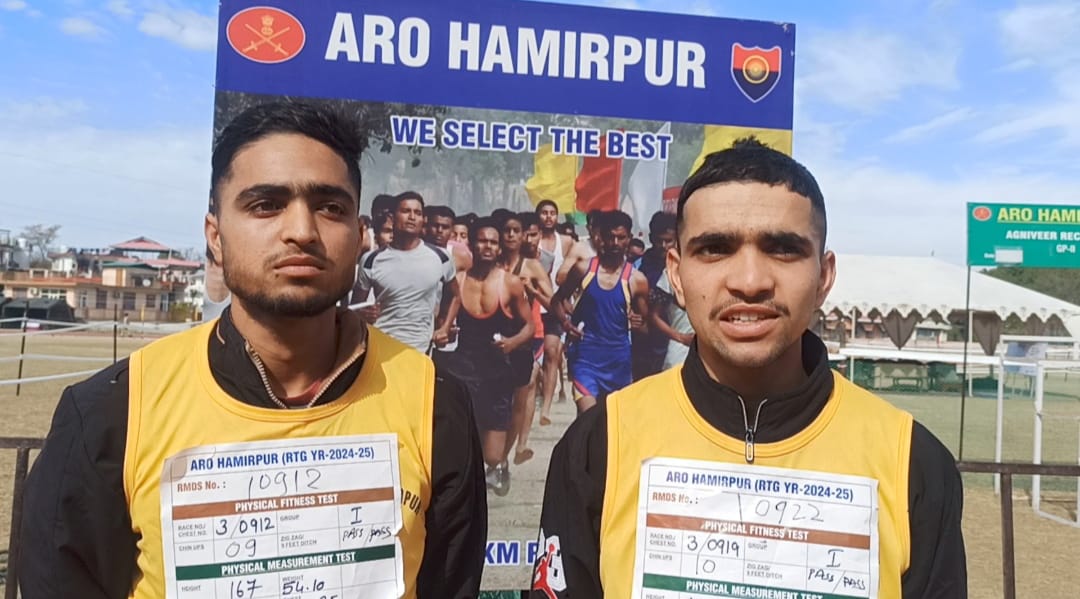 मंगलवार को ग्राउंड टेस्ट पास करने वाले जिला ऊना की तहसील हरोली के गांव बसाली के दो जुड़वा भाई कर्णवीर सिंह और तरणवीर सिंह। मंगलवार को ग्राउंड टेस्ट पास करने वाले जिला ऊना की तहसील हरोली के गांव बसाली के दो जुड़वा भाई कर्णवीर सिंह और तरणवीर सिंह।