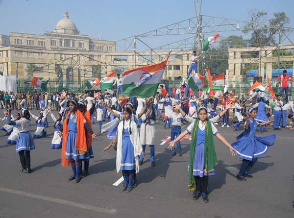 विधानभवन में हुई परेड रिहर्सल करते सेना के लोग विधानभवन में हुई परेड रिहर्सल करते सेना के लोग