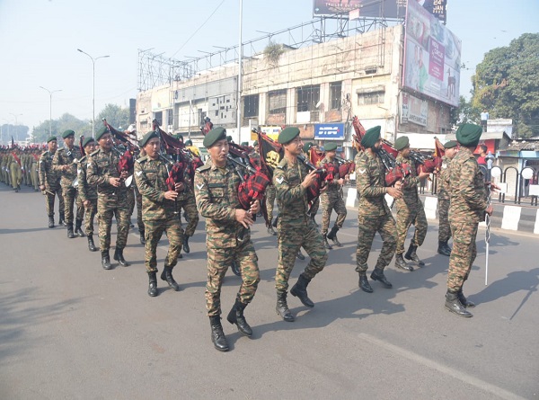 विधानभवन में हुई परेड रिहर्सल करते सेना के लोग विधानभवन में हुई परेड रिहर्सल करते सेना के लोग
