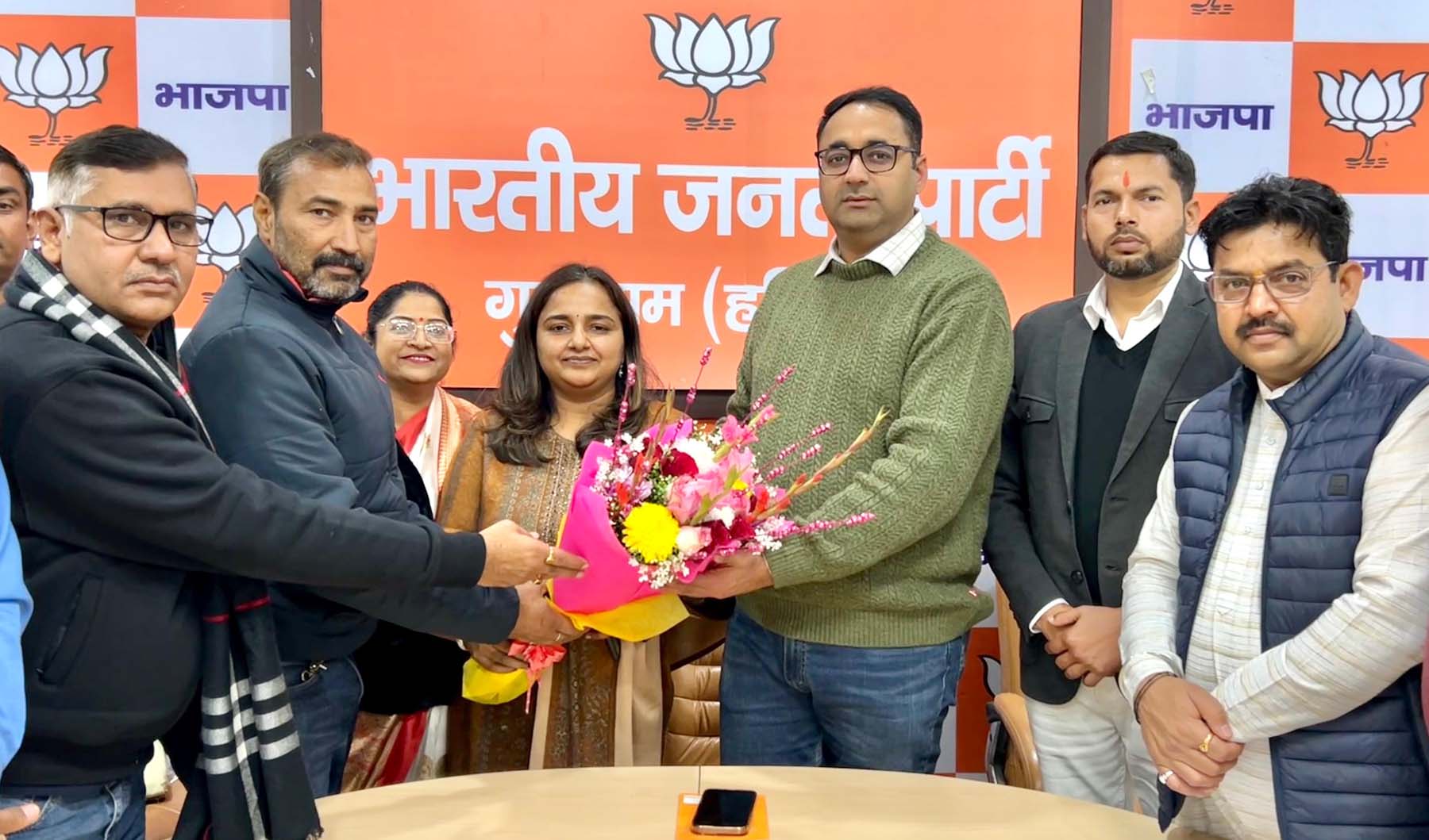 फोटो नंबर-04: गुरुग्राम भाजपा कार्यालय में जिला अध्यक्ष कमल यादव का अभिनंदन करते नवनियुक्त मंडल अध्यक्ष व अन्य सदस्य। फोटो नंबर-04: गुरुग्राम भाजपा कार्यालय में जिला अध्यक्ष कमल यादव का अभिनंदन करते नवनियुक्त मंडल अध्यक्ष व अन्य सदस्य।