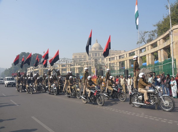 विधानभवन में हुई परेड रिहर्सल करते पुलिसकर्मी विधानभवन में हुई परेड रिहर्सल करते पुलिसकर्मी