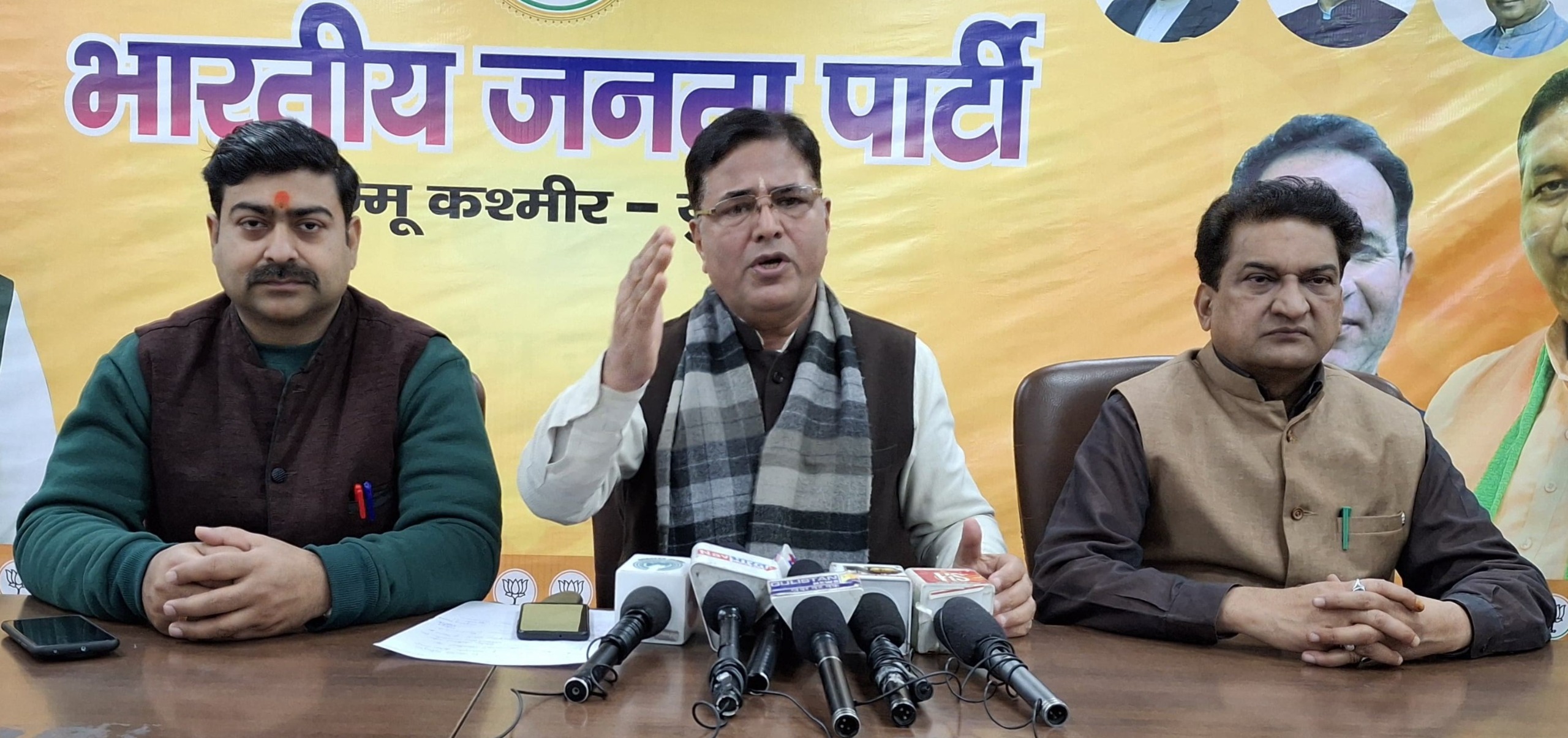 भाजपा ने मुख्यमंत्री उमर अब्दुल्ला की अध्यक्षता में हुई कैबिनेट बैठक में जम्मू क्षेत्र के साथ भेदभाव का आरोप लगाया भाजपा ने मुख्यमंत्री उमर अब्दुल्ला की अध्यक्षता में हुई कैबिनेट बैठक में जम्मू क्षेत्र के साथ भेदभाव का आरोप लगाया