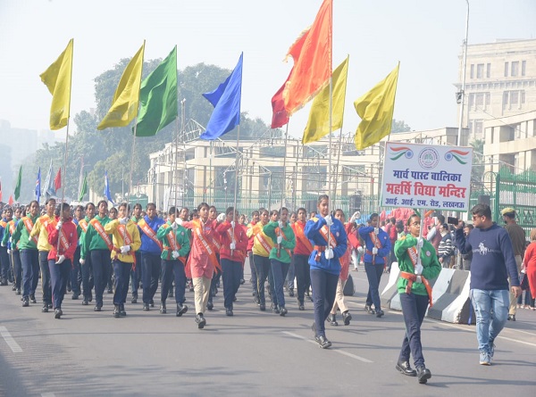 विधानभवन में हुई परेड रिहर्सल करती छात्र—छात्राएं विधानभवन में हुई परेड रिहर्सल करती छात्र—छात्राएं