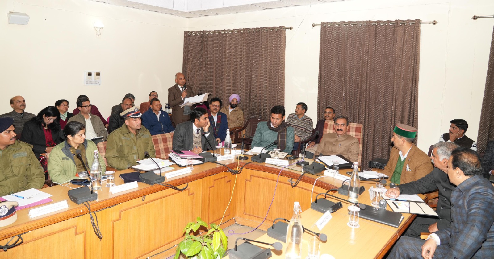 बैठक की अध्यक्षता करते हुए मुख्यमंत्री। बैठक की अध्यक्षता करते हुए मुख्यमंत्री।