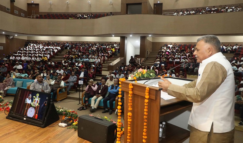 21वाँ आयुर्वेद पर्व एवं राष्ट्रीय संगोष्ठी के समापन कार्यक्रम को संबोधित करते हुए मंत्री परमार 21वाँ आयुर्वेद पर्व एवं राष्ट्रीय संगोष्ठी के समापन कार्यक्रम को संबोधित करते हुए मंत्री परमार
