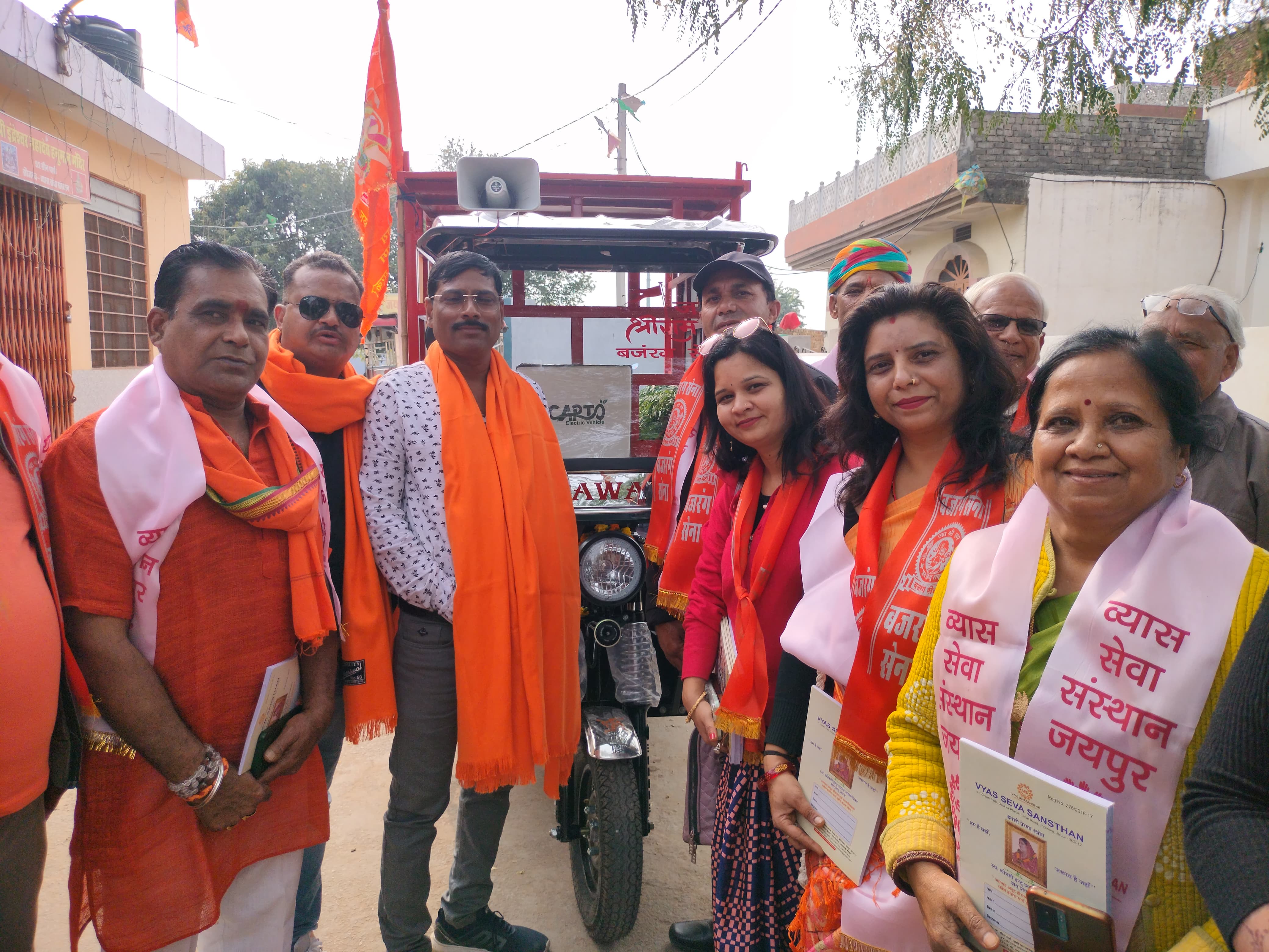 बजरंग सेना और व्यास सेवा संस्थान के संयुक्त तत्वावधान की जा रही है गाय के लिए रोटी की व्यवस्था बजरंग सेना और व्यास सेवा संस्थान के संयुक्त तत्वावधान की जा रही है गाय के लिए रोटी की व्यवस्था