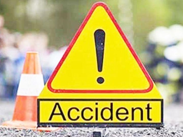 शौच के लिए जा रहे युवक को पिकअप ने मारा टक्कर एक की मौत एक घायल