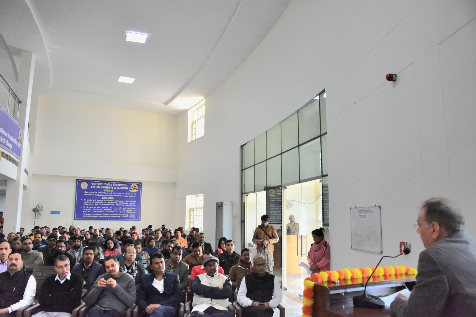 नेताजी का जीवन और उनके विचार भारतियों के लिए प्रेरणा के स्त्रोत नेताजी का जीवन और उनके विचार भारतियों के लिए प्रेरणा के स्त्रोत