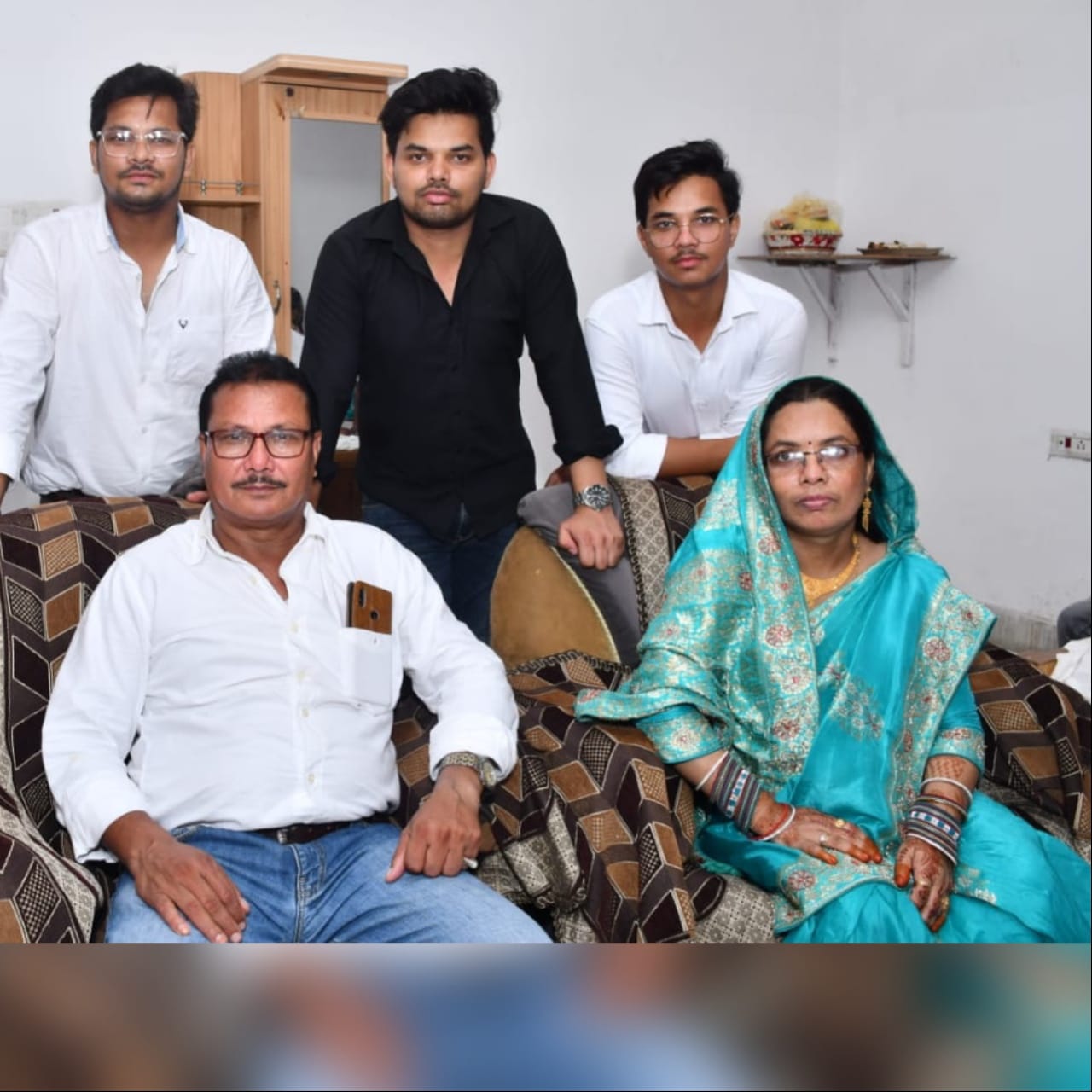 डा.फैजल अपने माता पिता के साथ