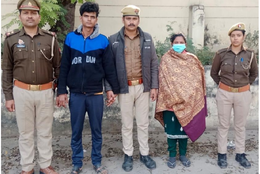 पुलिस की गिरफ्त में आरोपित पुलिस की गिरफ्त में आरोपित