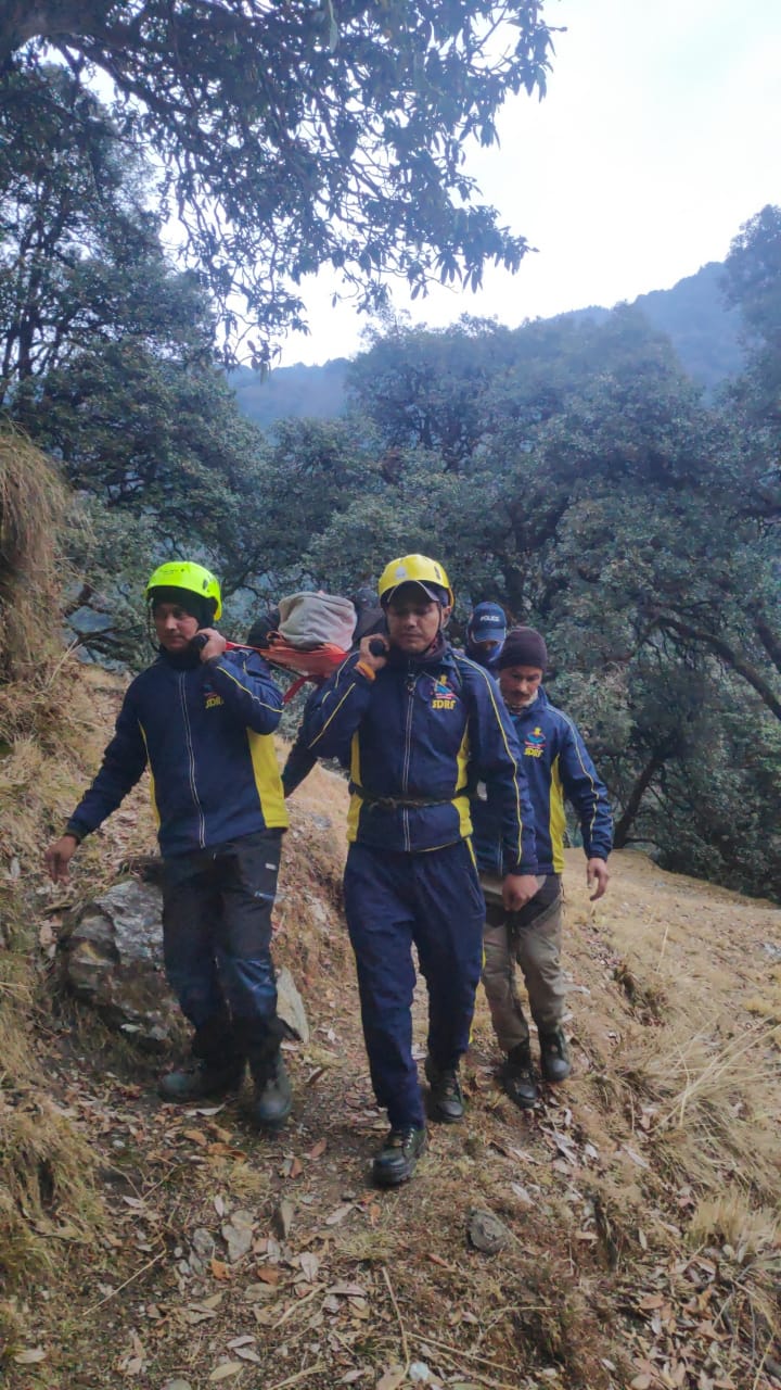 एसडीआरएफ रेस्क्यू करती। एसडीआरएफ रेस्क्यू करती।