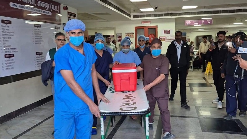 मध्य प्रदेश में ब्रेन डेड व्यक्ति के हार्ट और लिवर ट्रांसप्लांट के लिए बनाए गए ग्रीन कॉरिडोर मध्य प्रदेश में ब्रेन डेड व्यक्ति के हार्ट और लिवर ट्रांसप्लांट के लिए बनाए गए ग्रीन कॉरिडोर