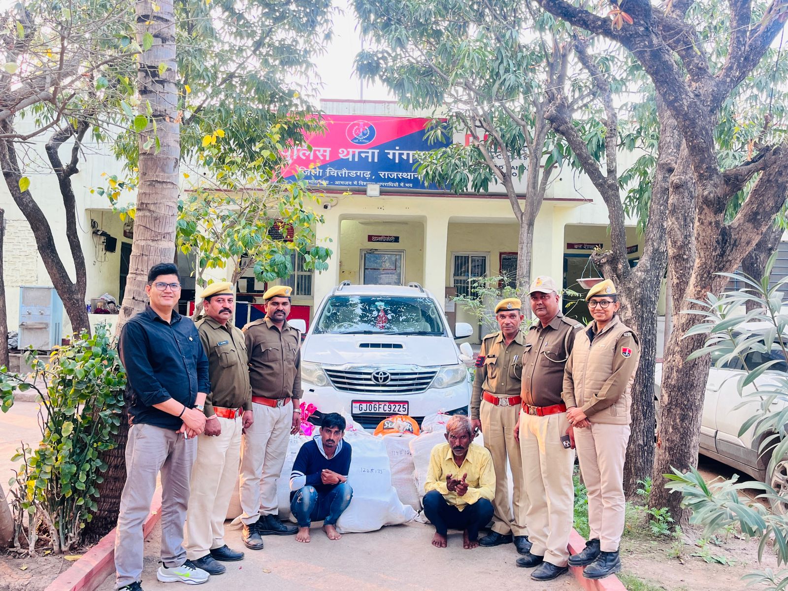 गंगरार पुलिस ने तस्करी के मामले में गिरफ्तार किए आरोपित। गंगरार पुलिस ने तस्करी के मामले में गिरफ्तार किए आरोपित।