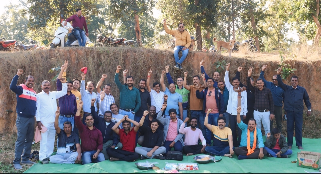 बालकों कर्मचारी संघ (बीएमस) के सदस्यों ने अपनी नई टीम का स्वागत किया और उन्हें शुभकामनाएं दीं बालकों कर्मचारी संघ (बीएमस) के सदस्यों ने अपनी नई टीम का स्वागत किया और उन्हें शुभकामनाएं दीं