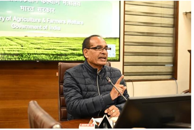 केन्द्रीय मंत्री शिवराज सिंह चौहान कैबिनेट के फैसले के बारे में बताते हुए केन्द्रीय मंत्री शिवराज सिंह चौहान कैबिनेट के फैसले के बारे में बताते हुए