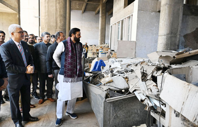 हरियाणा के मुख्यमंत्री चंडीगढ़ सिविल सचिवालय का निरीक्षण करते हुए हरियाणा के मुख्यमंत्री चंडीगढ़ सिविल सचिवालय का निरीक्षण करते हुए