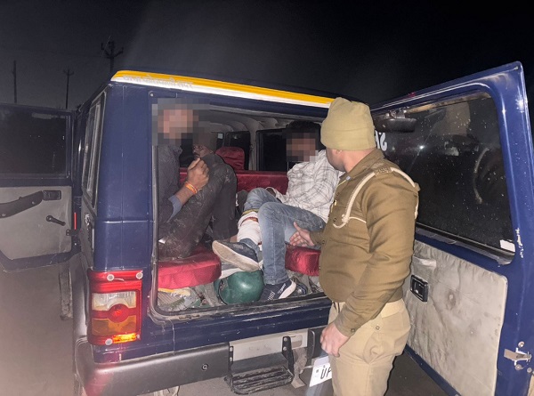 हाथरस: पुलिस की गोली से घायल बदमाश हाथरस: पुलिस की गोली से घायल बदमाश