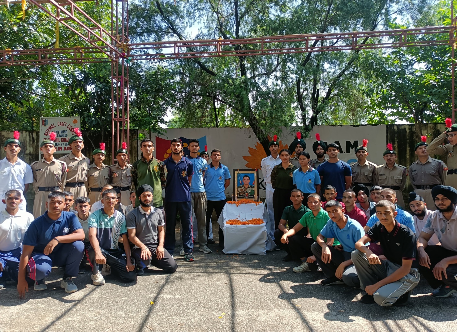 जम्मू के क्लस्टर विश्वविद्यालय ने शहीद लेफ्टिनेंट सुशील सिंह खजूरिया को श्रद्धांजलि दी जम्मू के क्लस्टर विश्वविद्यालय ने शहीद लेफ्टिनेंट सुशील सिंह खजूरिया को श्रद्धांजलि दी