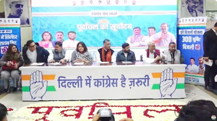 नई दिल्लीः राजीव भवन में शुक्रवार को प्रेस कान्फ्रेंस को सम्बोधित करते बिहार प्रदेश कांग्रेस कमेटी के अध्यक्ष व सांसद अखिलेश प्रसाद सिंह, एआईसीसी की प्रवक्ता सुप्रिया श्रीनेत, कन्हैया कुमार और मीडिया एवं संचार प्रभारी प्रणव झा। नई दिल्लीः राजीव भवन में शुक्रवार को प्रेस कान्फ्रेंस को सम्बोधित करते बिहार प्रदेश कांग्रेस कमेटी के अध्यक्ष व सांसद अखिलेश प्रसाद सिंह, एआईसीसी की प्रवक्ता सुप्रिया श्रीनेत, कन्हैया कुमार और मीडिया एवं संचार प्रभारी प्रणव झा।