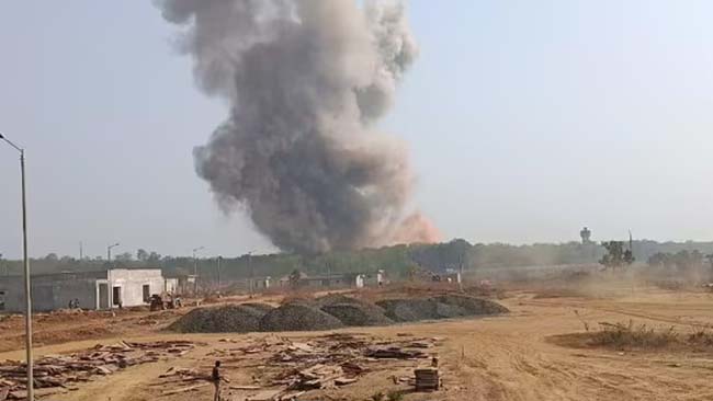 फोटो: आयुध फैक्टरी में विस्फोट फोटो: आयुध फैक्टरी में विस्फोट