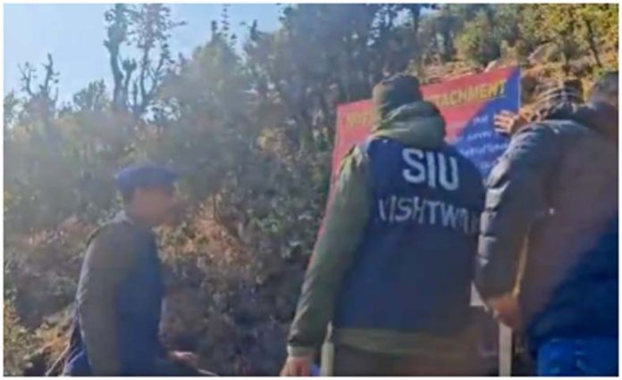किश्तवाड़ में पाकिस्तान से अपना नेटवर्क चला रहे 11 आतंकवादी कमांडरों की करोड़ों रुपये की संपत्ति जब्त किश्तवाड़ में पाकिस्तान से अपना नेटवर्क चला रहे 11 आतंकवादी कमांडरों की करोड़ों रुपये की संपत्ति जब्त