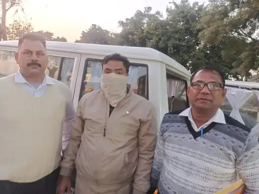 पलवल में विजिलेंस टीम की गिरफ्त में मेरठ का एसआई। पलवल में विजिलेंस टीम की गिरफ्त में मेरठ का एसआई।