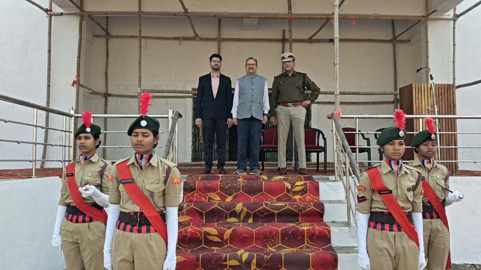 कलेक्टर दीपक सोनी एवं वरिष्ठ पुलिस अधीक्षक विजय अग्रवाल गणतंत्र दिवस की अंतिम तैयारियों का निरीक्षण करते हुए कलेक्टर दीपक सोनी एवं वरिष्ठ पुलिस अधीक्षक विजय अग्रवाल गणतंत्र दिवस की अंतिम तैयारियों का निरीक्षण करते हुए