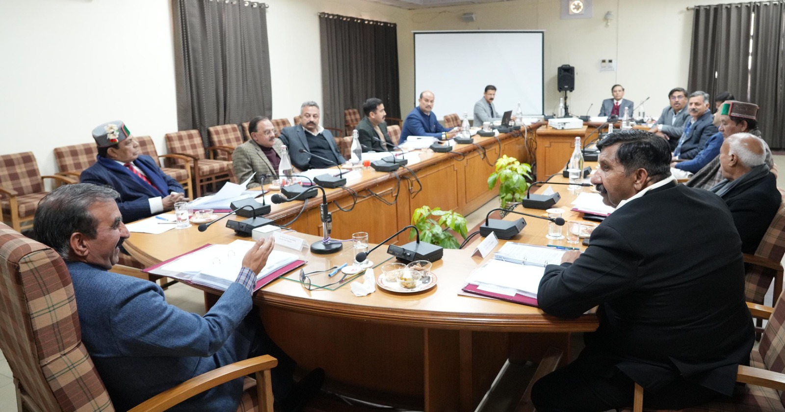 हिमाचल मंत्रिमंडल की बैठक हिमाचल मंत्रिमंडल की बैठक
