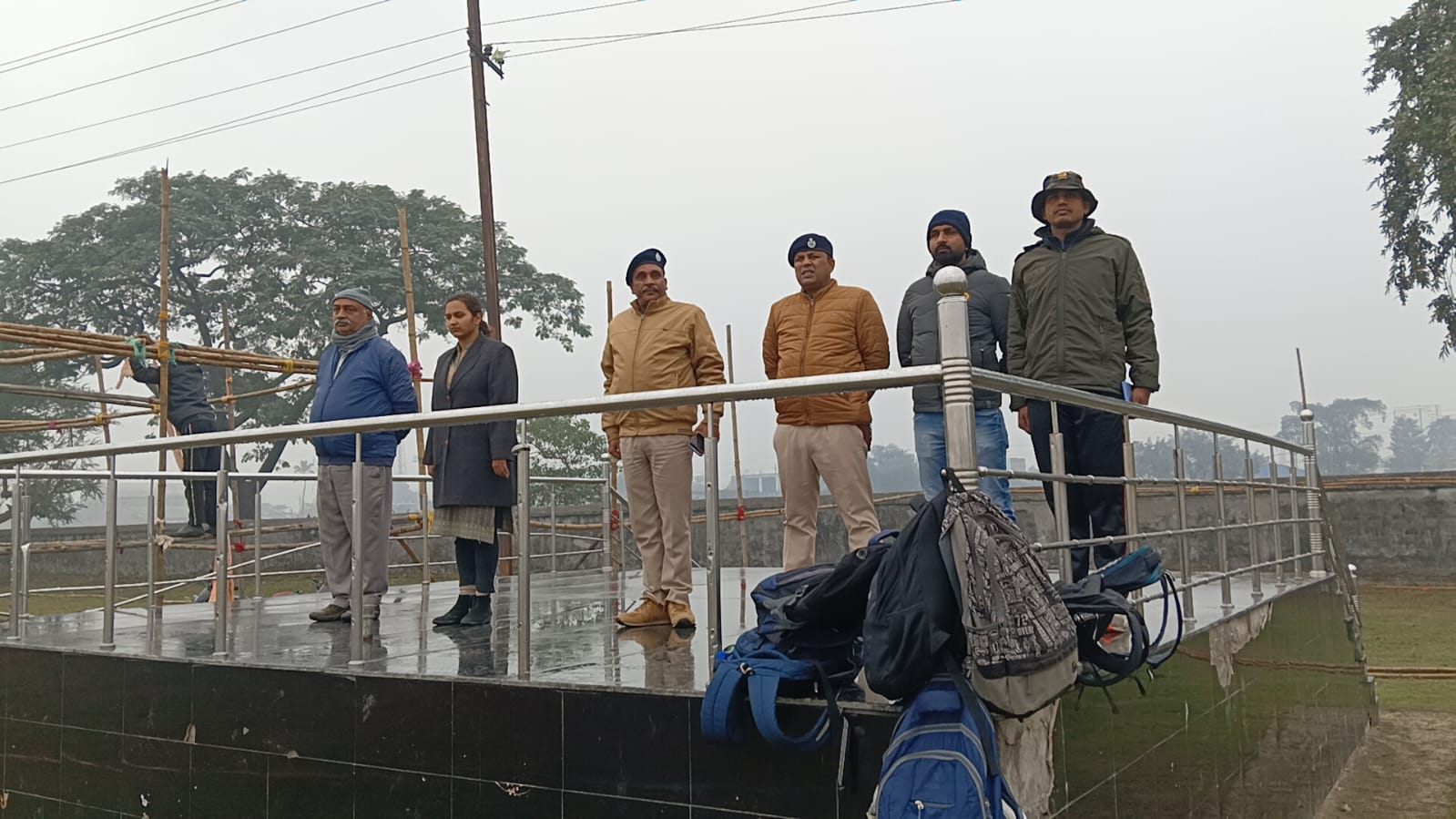 अररिया फोटो:एसडीएम एसडीपीओ सहित अन्य मार्च स्पष्ट का जायजा लेते अररिया फोटो:एसडीएम एसडीपीओ सहित अन्य मार्च स्पष्ट का जायजा लेते