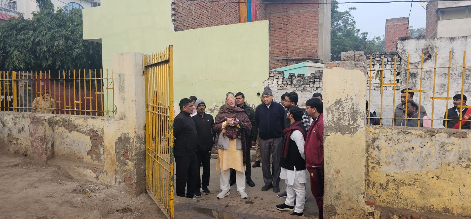 निरीक्षण करते मंत्री:फोटो बच्चा गुप्ता निरीक्षण करते मंत्री:फोटो बच्चा गुप्ता