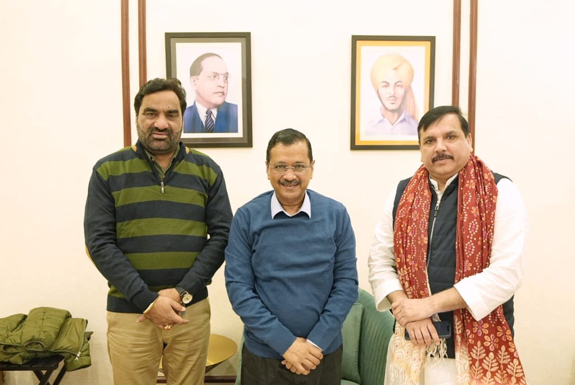 केजरीवाल से मिले आरएलपी के राष्ट्रीय अध्यक्ष हनुमान बेनिवाल केजरीवाल से मिले आरएलपी के राष्ट्रीय अध्यक्ष हनुमान बेनिवाल