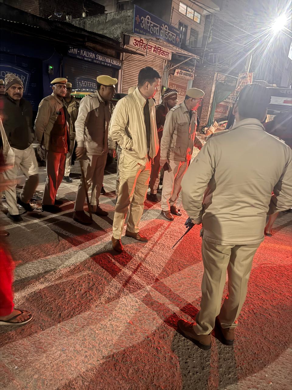 पुलिस कमिश्नरेट का छापामार अभियान: हार्डकोर एवं संदिग्ध बदमाशों के ठिकानों पर दी दबिश, सैकड़ों हिरासत में पुलिस कमिश्नरेट का छापामार अभियान: हार्डकोर एवं संदिग्ध बदमाशों के ठिकानों पर दी दबिश, सैकड़ों हिरासत में
