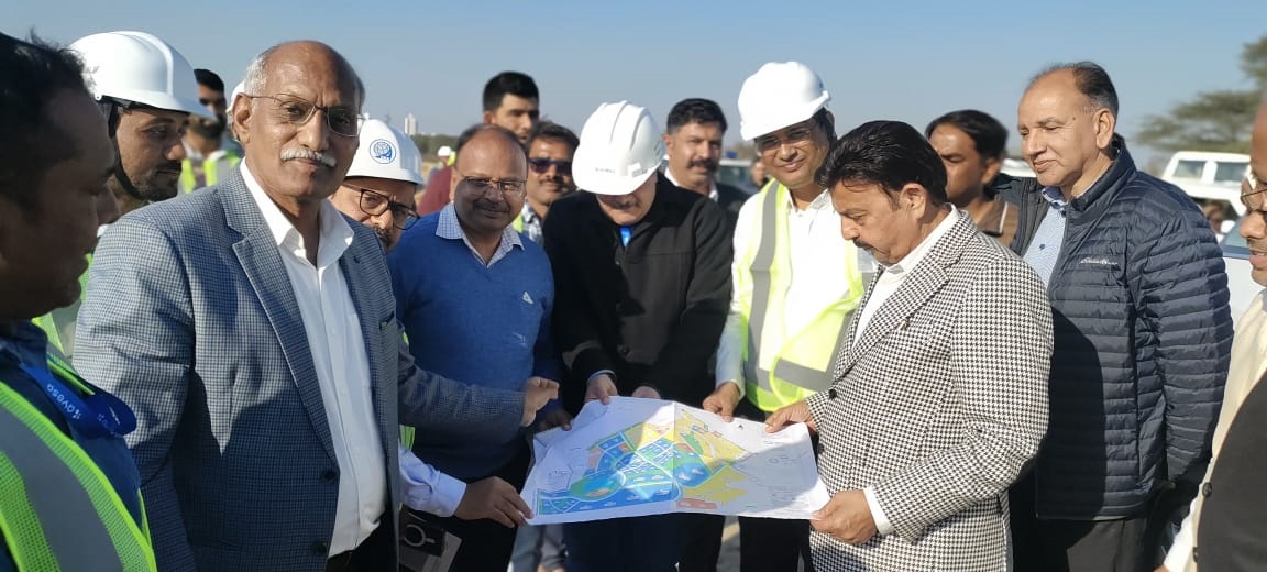 फोटो नबंर-12: गुरुग्राम में ग्लोबल सिटी बनाने के कार्य की प्रगति के बारे में जानकारी लेते मंत्री राव नरबीर सिंह। फोटो नबंर-12: गुरुग्राम में ग्लोबल सिटी बनाने के कार्य की प्रगति के बारे में जानकारी लेते मंत्री राव नरबीर सिंह।